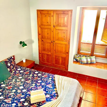 T2, Oura Apartment